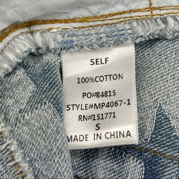 Le Lis Star Print Denim Shorts - Picture 6 of 6